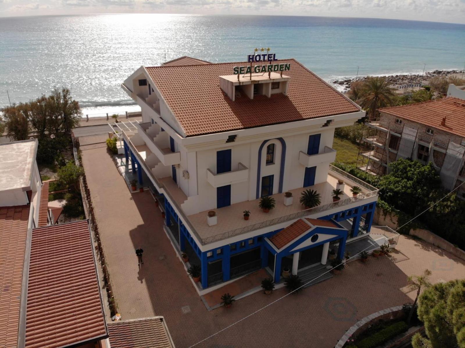 Sea Garden Hotel Acquappesa Exterior photo